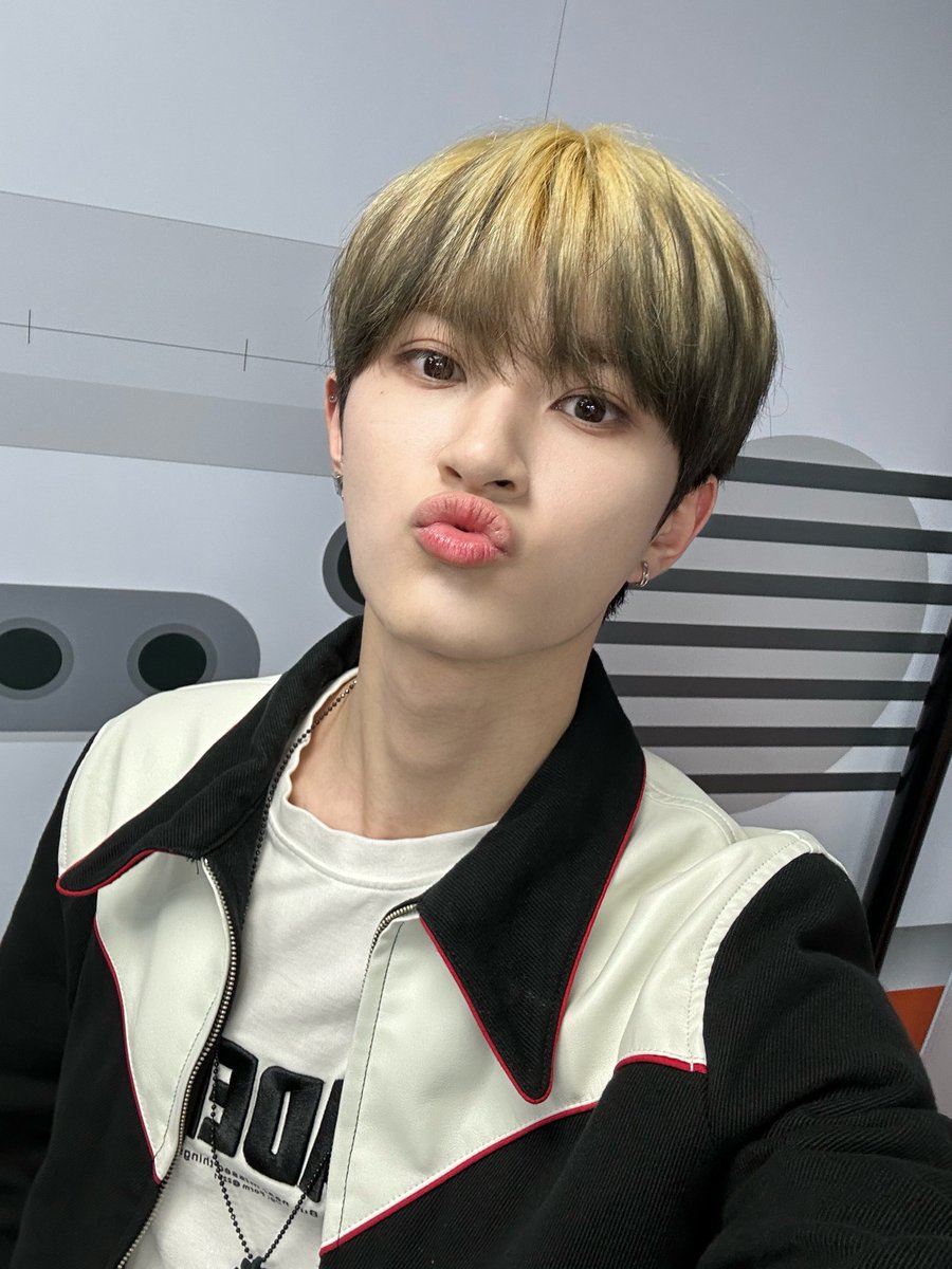XODIAC_MEMBERS's tweet photo. [#리오] 

쏘블리들 hihi
오늘 재밌게 봤어요?
두 번째 라디오라서 편하게 놀았어요🤭🤭

#XODIAC #소디엑 #LEO #리오 https://t.co/HJsD8mdcNo