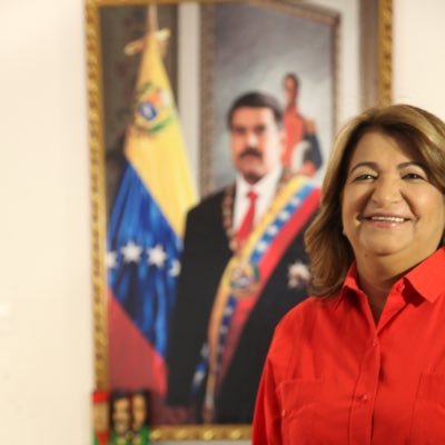 MisinRobinsonP2's tweet photo. Desde la #MisiónRobinson enviamos a nuestra maestra y guía de trabajo revolucionario

¡Feli Cumpleaños! 

A nuestra Min. @_LaAvanzadora por un año más de vida entregado a la lucha del pueblo y su independencia.

@NicolasMaduro 
@Sociabolivarian https://t.co/NZ1ushi5oo