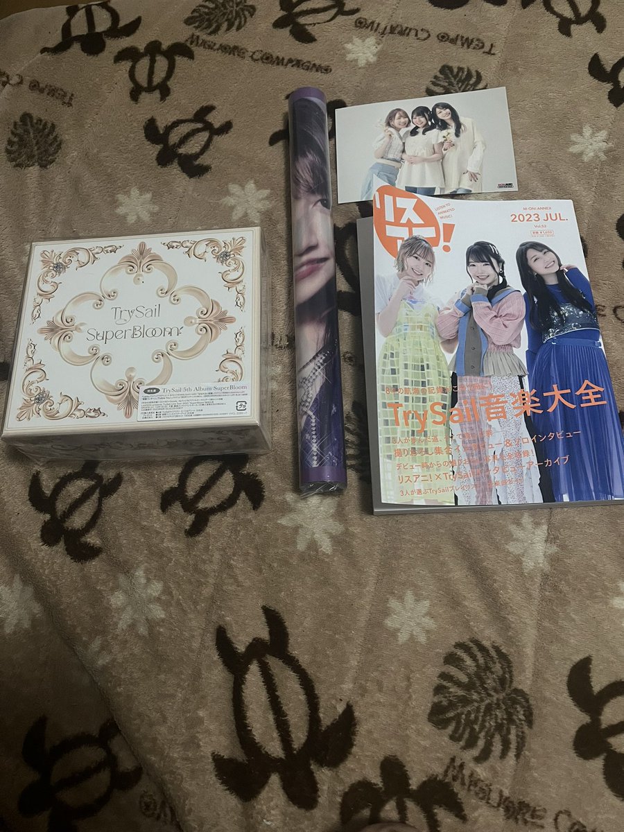 tomo_TrySail's tweet photo. アルバムやっと買えました！音楽大全も！
休みの日に見ます！😊
 #SuperBloom https://t.co/4Lj6yQuQZ8