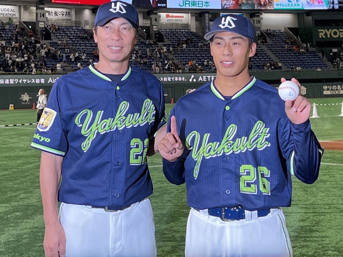 山野投手
プロ初勝利おめでとう🎉
試合後髙津監督とパチリ📸
#髙津臣吾
#山野太一
#swallows
#さあ行こうか