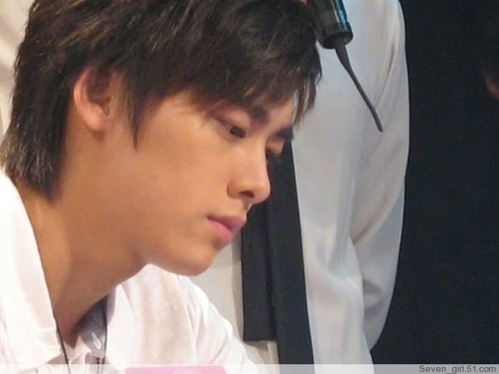 0504kiwi's tweet photo. 2007年的草#LiYifeng  #李易峰 #リー・イーフォン https://t.co/y6JwFYIAVK