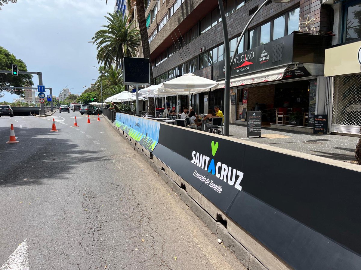 CentroIfara's tweet photo. Renovamos la imagen de los new jersey de la avenida Francisco La Roche con un skyline de la ciudad 💚💙
¿Qué te parece! ¡Queremos saber tu opinión! 😀
#DistritoCentroIfara💚💙 https://t.co/QBylO2EDq2
