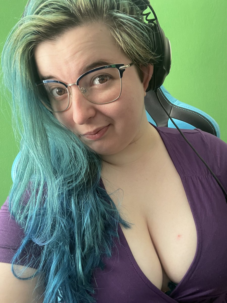 We are about 25 minutes from 12-hour Stream Start! Come hang out anytime you can! 
twitch.tv/krazykatnip

#12hourcelebration #12hourstream #Streamversary #Twitch #Streamer #LiveSoon