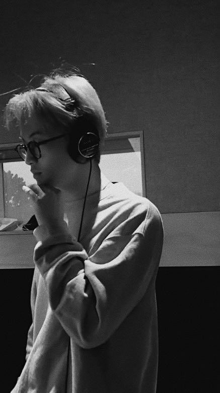 twnaddict's tweet photo. Happy Birthday Love ❤️✨🫶🏻
 #마크의_스물네번째_골든아워 https://t.co/Uccq9pPgJr