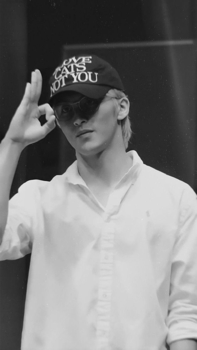 twnaddict's tweet photo. Happy Birthday Love ❤️✨🫶🏻
 #마크의_스물네번째_골든아워 https://t.co/Uccq9pPgJr