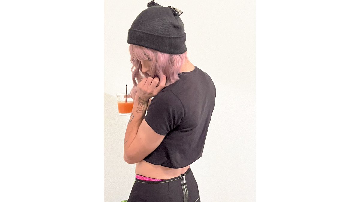 BBandZe's tweet photo. Oh? You just gonna stand there the whole time looking from afar? OR you going to get a little closer and take a peak?~
#Femboy #Femboytwt #FemboyInstagram #Anime #Cosplay #Pride https://t.co/ucD3B9Hv40