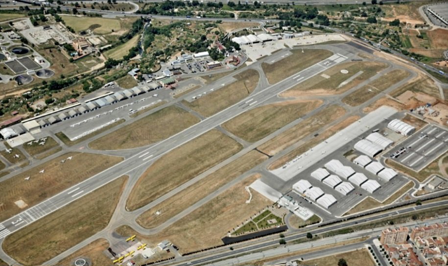 🛫 🎂 🎊🎉🎈.. Hoy día especial para un Aeropuerto muy apreciado por nosotros. El Aeropuerto de Sabadell cumple 89 años, fue inaugurado el día 1 de agosto del 1934. 
Enhorabuena por todo el trabajo realizado durante tantos años y que siga siendo por muchos años más. 👏🏻🛬✈️🚁🎊🎉