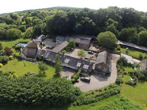 TheHolidayCots's tweet photo. Discover the enchanting Budleigh Farm, nestled in the stunning Wray Valley on the edge of Dartmoor! 

🛏️ Sleeps 1-5
https://t.co/poEEph1k8Z

#BudleighFarm #WrayValley #DartmoorEdge #SelfCateringAccommodation #Moretonhampstead #GraniteFarmBuildings #HeatedSwimmingPool https://t.co/2eRtmAUW3x