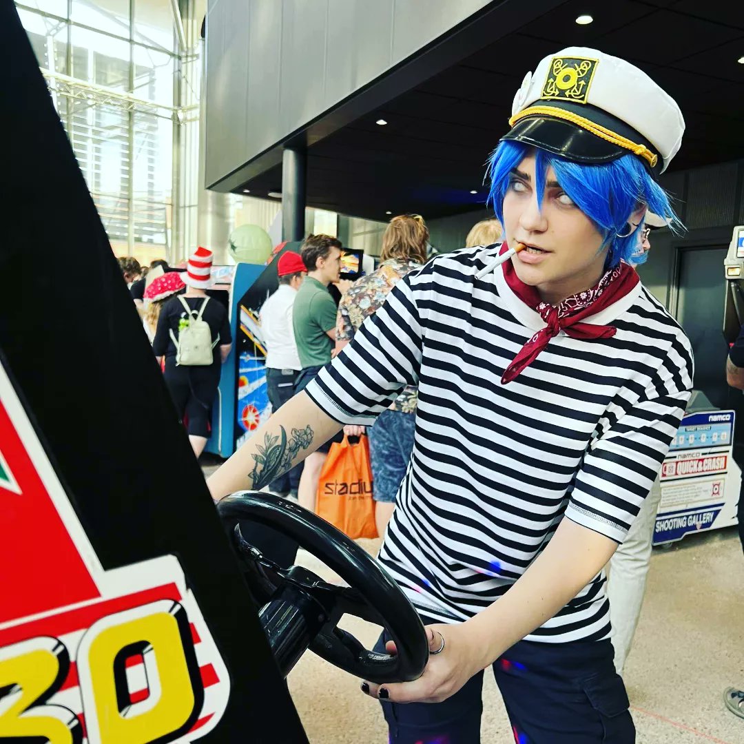 ✍️: haven't posted in forever but I wanted to show off my 2D cosplay 🙈💙