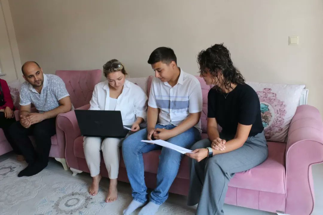 Kozcağız Çok Programlı Anadolu Lisesi öğrencilerimiz, Müdürümüz Oğuzhan Acar ve uzman öğretmenlerimiz eşliğinde mobil tercih aracımızla üniversite tercihlerini yaptılar.

Ayrıntılar👇
meb.ai/pfXEtN

<a href="/tcmeb/">Millî Eğitim Bakanlığı</a> 
<a href="/tcbartinvalilik/">T.C. Bartın Valiliği</a> 
<a href="/OuzhanACAR7/">Oğuzhan ACAR</a>