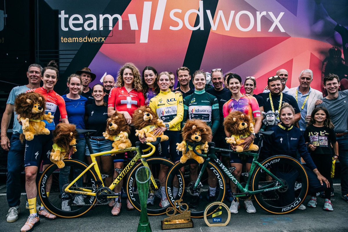 MVsperotto22's tweet photo. Dream team ! 🔥🦁 @teamsdworx 
@LeTourFemmes 

#cyclingchef #womencycling #letourfemmes #tourdefrance https://t.co/IyidcIFen2