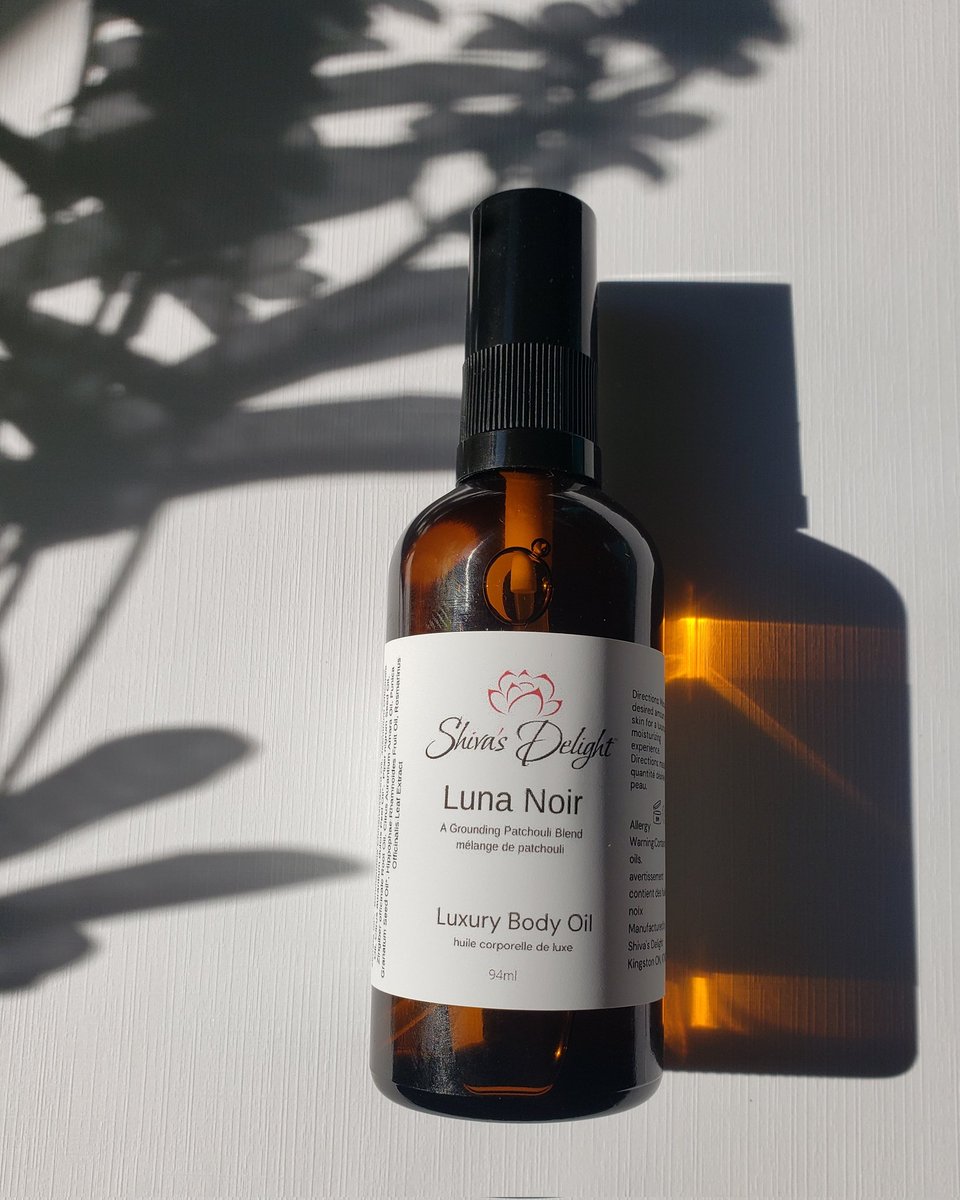 Made with deeply hydrating botanical oils to nourish and moisturize your skin.
Luna Noir Body Oil has a deep, grounding blend of frankincense, black pepper, ginger, patchouli, sweet orange, jasmine, and neroli blossom.
shivasdelight.com 
#skincareritual #luxuryskincare