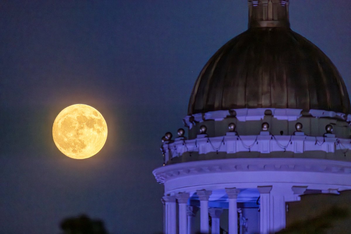 Beautiful #SturgeonMoon coming at you from Hendersonville, NC last night! #supermoon2023