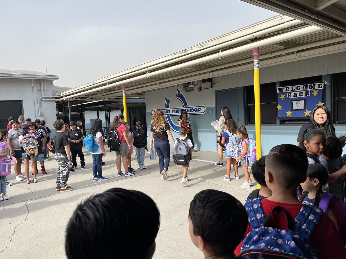 DanaJamison7's tweet photo. We are off to a great start! Welcome back students and staff 😀
@MuscoyE https://t.co/mcjLXl0Fb3