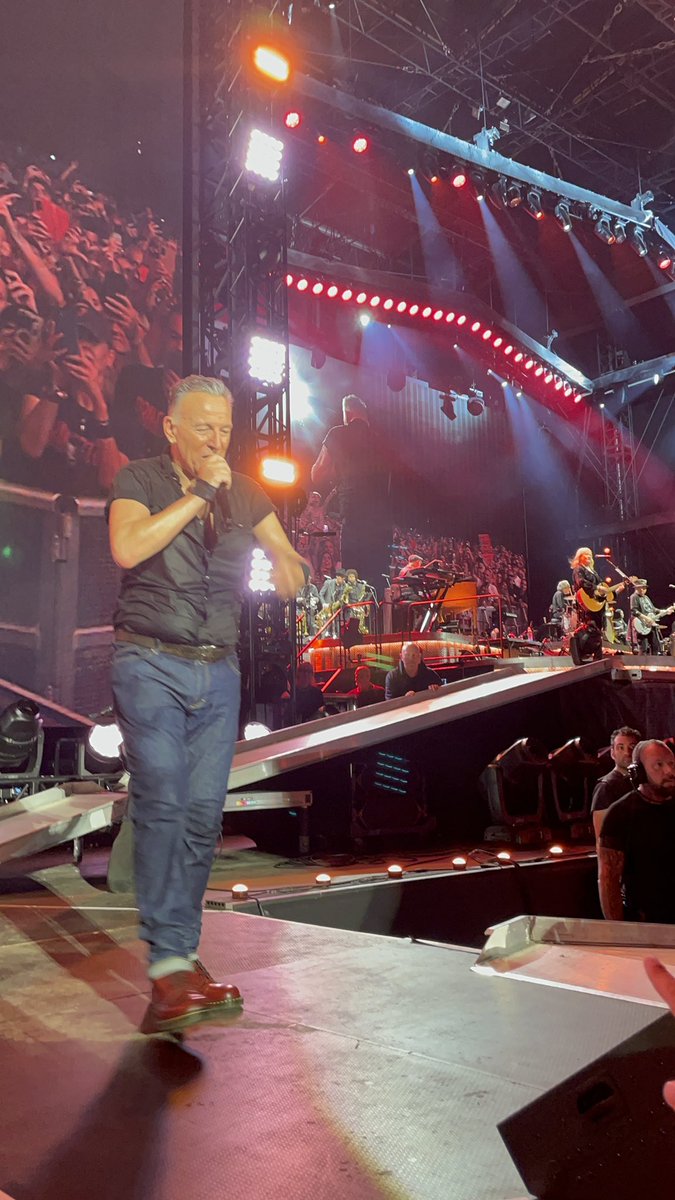 its_me_panos's tweet image. I can’t believe that it’s been 1 week since we were rocking in Monza. #springsteen #springsteen2023 #springsteen2023tour #monza #italy