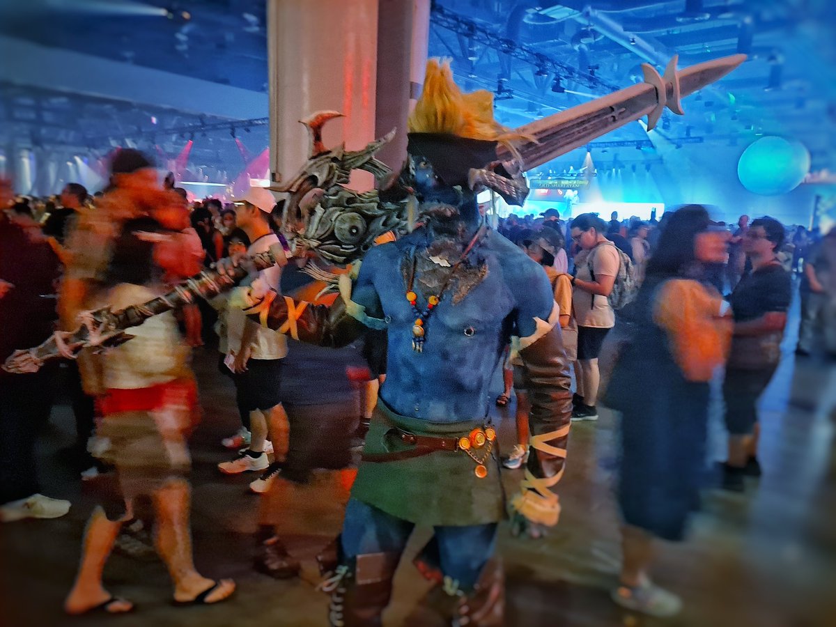 freontwelpiano's tweet photo. ๐คฉ๐คฉ Eeeee!! I got to borrow @ExShadow's sword!! (Let's ignore how much I was fangirling over meeting THE HORNMAKER at #ffxivfanfest2023) DRK Daidukul! Though I think Daidukul is a monk, or a rogue, or a conjurer
#daidukul #buduga https://t.co/i61jQLTdgh