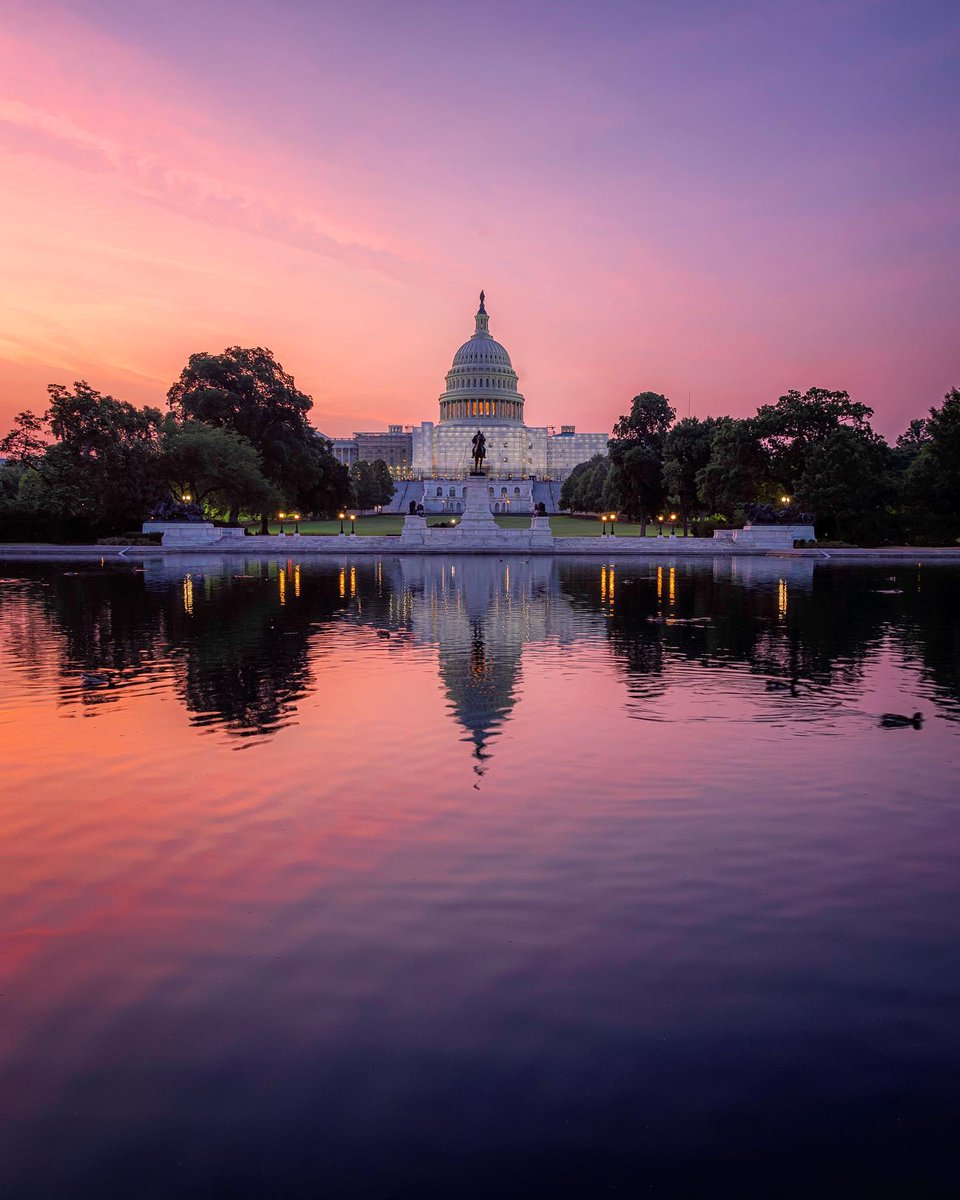 washingtondc's tweet image. Rise and shine, August is here! ☀️🎉👋

📸: IG/ adam_brockett #MyDCcool #ExperienceDC
