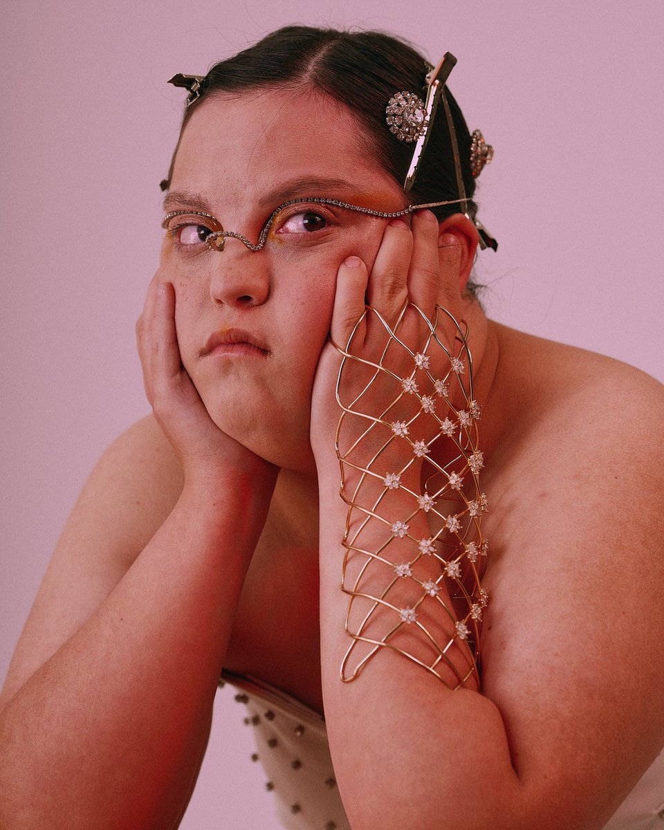 Radical__Beauty's tweet photo. Rachel by kedemstudio for @Radical__Beauty 

Styling: ayahm
Hair MUA: shay_el_makeup
Photographer Assistant: bar_netzer
RBP Creative Director: Daniel Vais 

#radicalbeautyproject #behindthescenes #ShayKedem #photography #downsyndrome #fadhion  #stunning #fashionforward https://t.co/HYEKBOLD0E