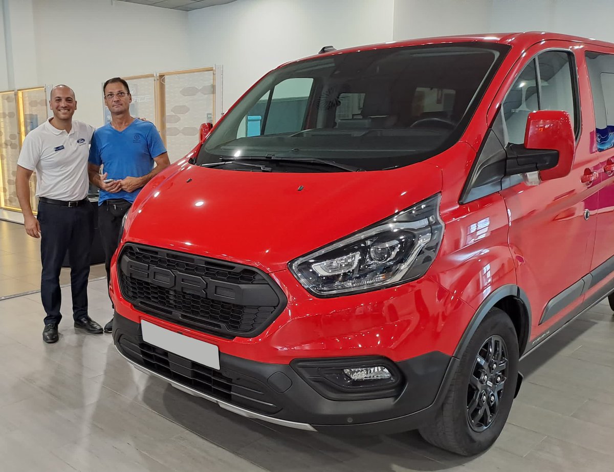 Nuestro asesor Alberto ha entregado esta Ford Transit Custom a Vacir 😍 ¡Muchass gracias por tu confianza! 💙 En Garum Motor, somos expertos en vehículos comerciales. Os esperamos por nuestros concesionarios para ayudaros a elegir la furgoneta que mejor se adapte a tu negocio 🤝