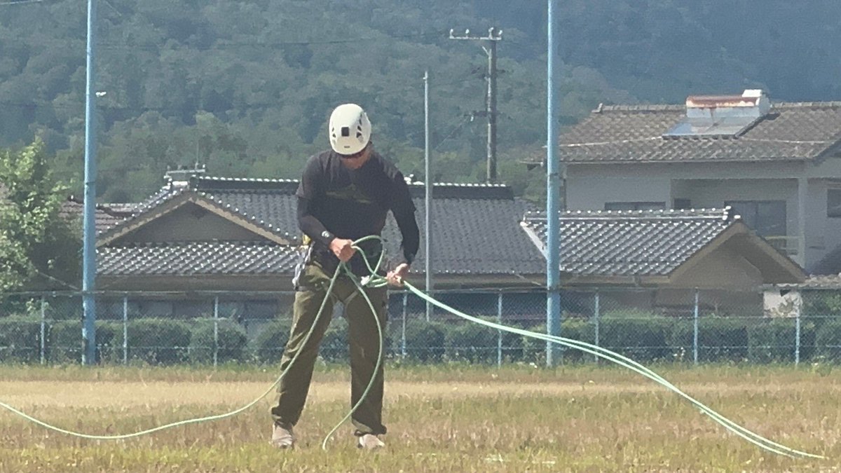 7DAYSSANGAkU's tweet photo. 本日は合同訓練を行いました。
ロープワーク等の基礎訓練からドローンを使った訓練を実施致しました。
明日は更に練度をあげていければと思っています。
7DAYSは1秒でも早く皆様の元に駆けつけます🤝 https://t.co/xklIyoHgd5
