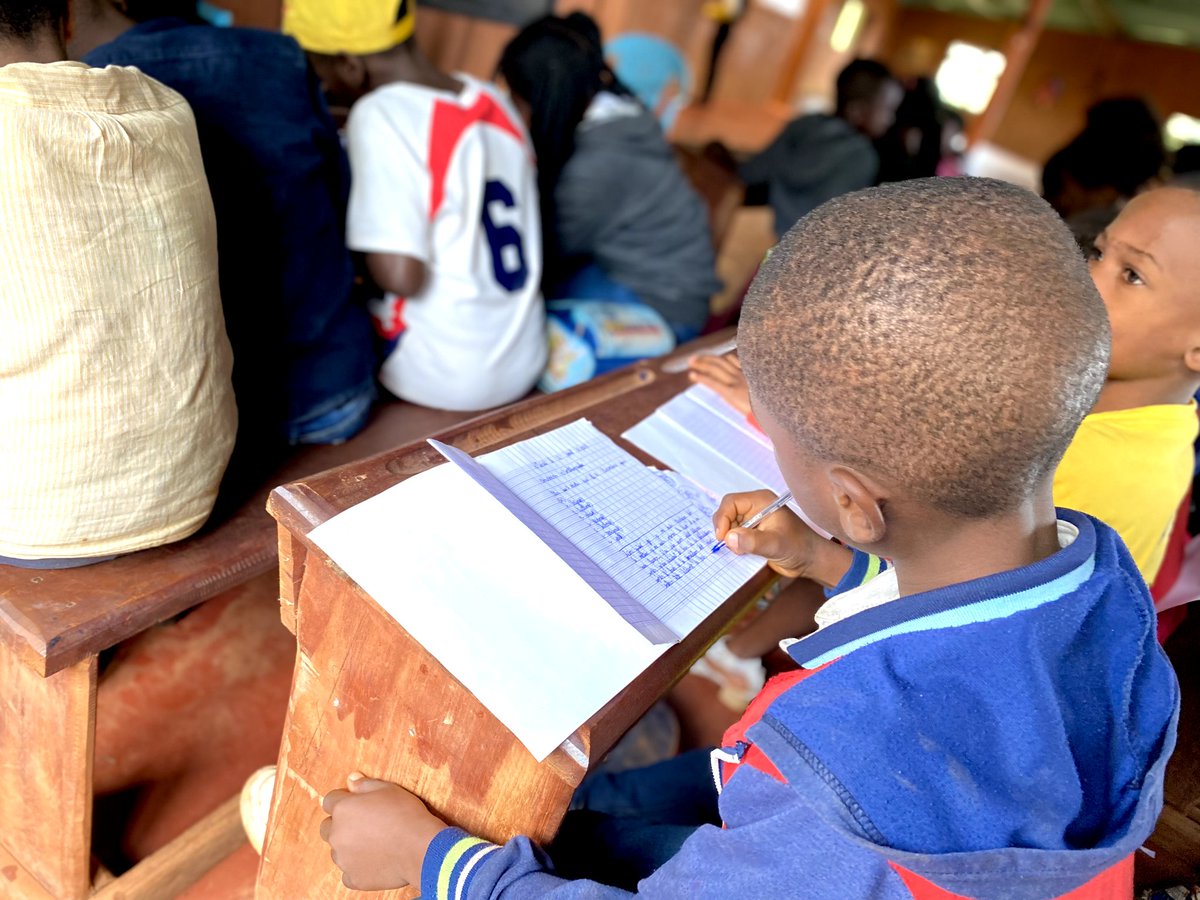visartculture's tweet photo. Dschang Blog 2023.
Premier atelier sur le blogging avec les enfants du programme vacances utiles de la Fondation Jean Félicien Gacha !!!!
#DschangBlog2023
#KimboCare
#Dimsoft
#2KAgency
#Wutsi
#Defyhatenow https://t.co/7ojyKDqu6Q