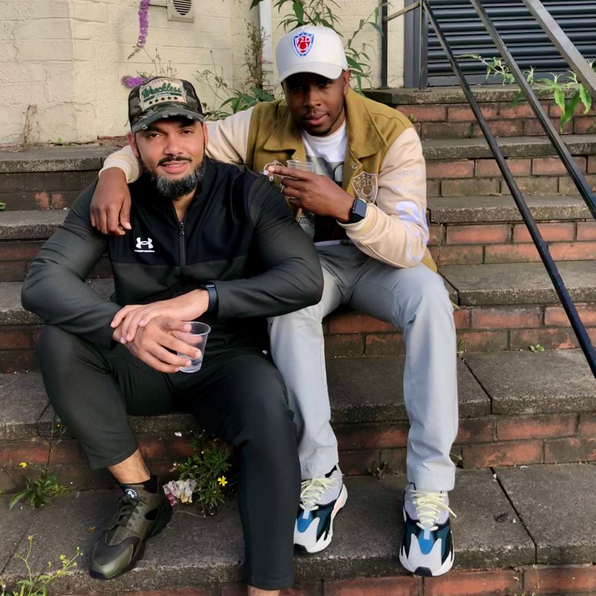 _MrSLS's tweet photo. Was good to catch up with a primary school friend who I class as family on the weekend @F2Dclothing @F2dItc been a while ๐๐พโค๏ธ if you want top of the range custom clothing get at them ๐ฏ
๐ค๐พโค๏ธ
#sundayleaguesettings
#Fresh2Death https://t.co/dsSvZRbNou