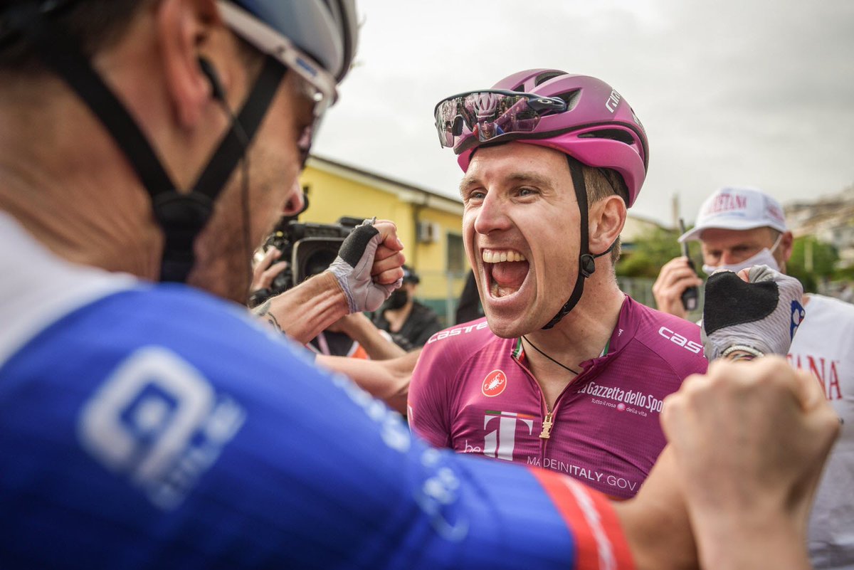 [THREAD]
Il était une fois... Arnaud Démare et la FDJ.

Une longue histoire de succès, de doutes, de remises en question, de très hauts et de très bas.