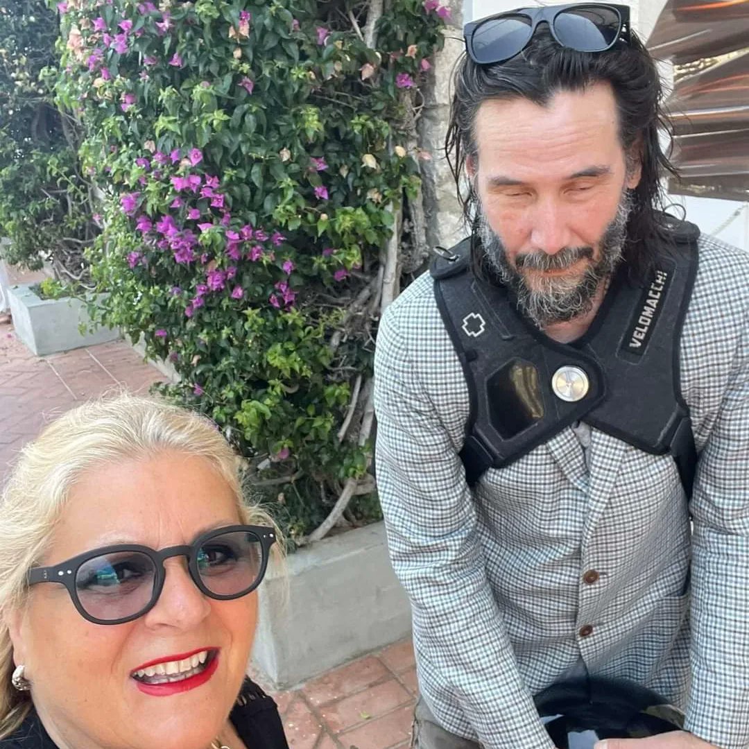 Keanu_TheClub's tweet photo. Ciao Keanu Reevers è sempre bello rivederti 💋🔝

Hi keanu always nice to see you again

Thanks anna alex schettino on FB 

#KeanuReeves
#JohnWick
#JohnWick4
#Matrix https://t.co/dDf6m1pdJ6