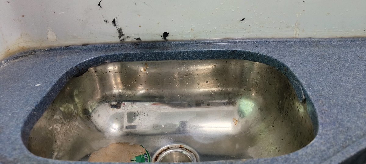 ragarwallacpc's tweet photo. @RailMinIndia @RailwaySeva @AshwiniVaishnaw condition of toilet in vistadome .jansatabdi express jorhat Guwahati date 01.08.2023.PNR-6323227524
Trn:12068 https://t.co/HtMkIiHy53