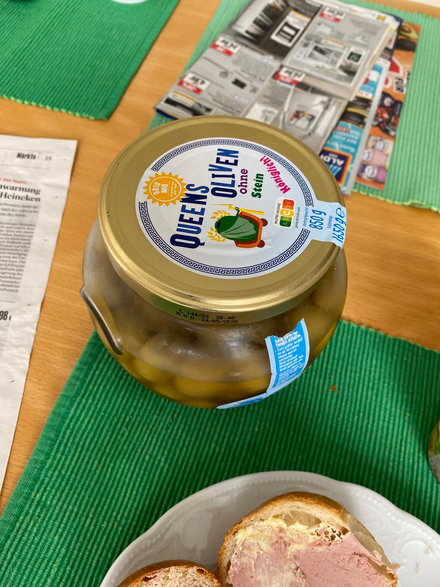 WolfgangKutzner's tweet photo. Meine persönliche Penny-Oliven-Aktion 😉: Kaufreis vor einer Woche 4,79 Euro. EU-ESG-CSR-Faire-Trade-Greenwashing-Aufschlag zum heutigen Sonderpreis 477,99 Euro. 😎
#Penny #Phantasiepreise #Supermarktkette #Discounter
#Pflanzenwohl https://t.co/E8DjRi2lLP