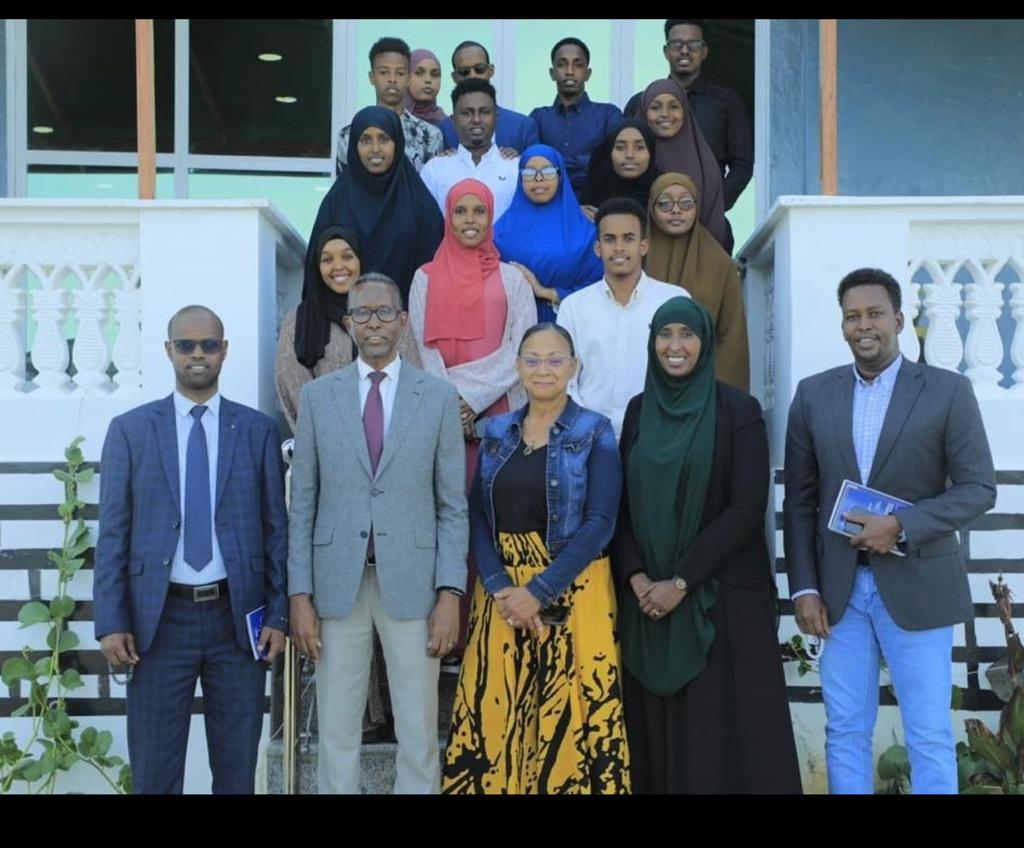 MaandeeqMentalH's tweet photo. It was an honor to launch the first Somali Students Peace Initiative (SPI) cohort, a student-led grassroots MHPSS and peace initiative. The inaugural cohort has successfully completed a 3-day training on Psychological First Aid (part #1). https://t.co/5DkyOlDf6V