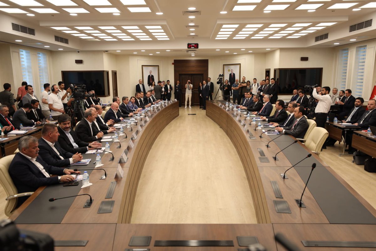 7. Dönem Toplu Sözleşme Görüşmeleri Başladı

7. Dönem Toplu Sözleşme görüşmeleri Kamu Görevlileri Sendikaları Heyeti Başkanı ve Genel Başkanımız <a href="/_aliyalcin_/">Ali YALÇIN</a> ile hizmet kollarında genel yetkili tüm sendikalarımızın genel başkanlarının katılımıyla Çalışma ve Sosyal Güvenlik