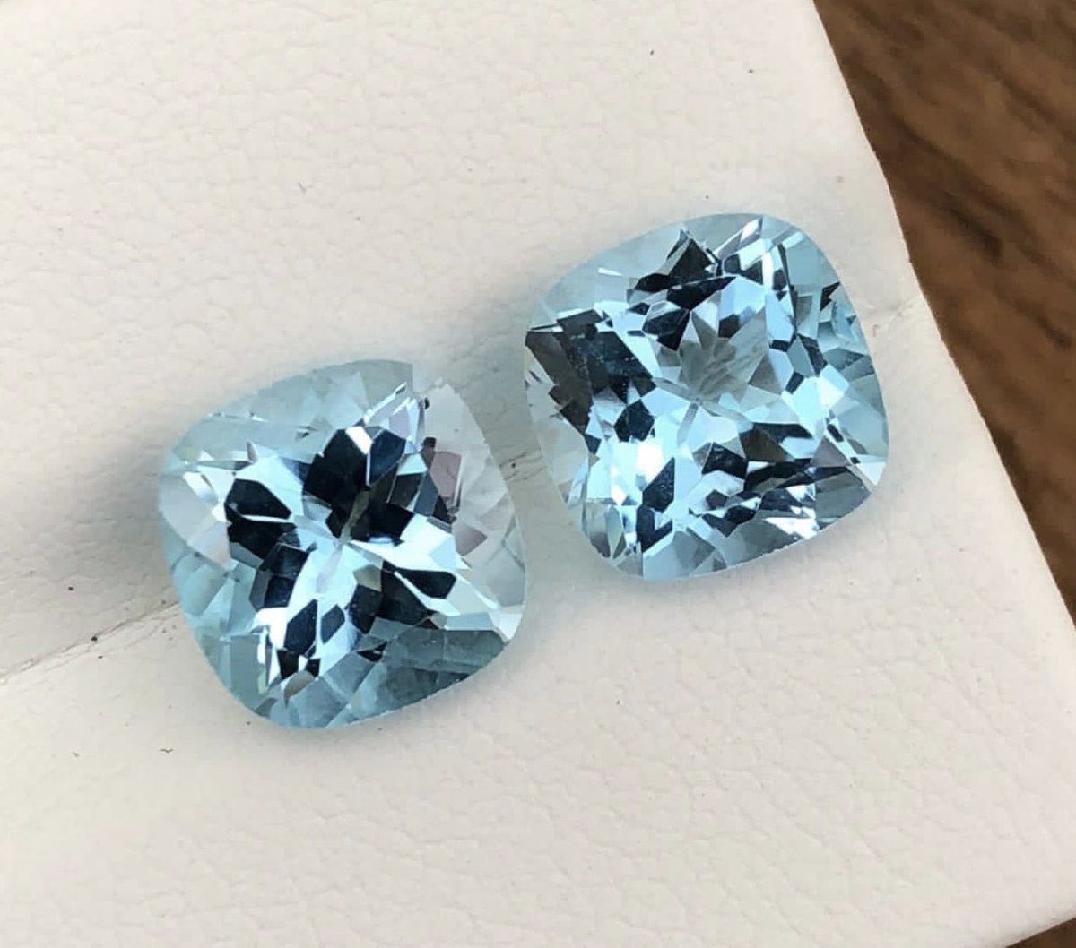 GemstoneSe65223's tweet photo. Natural Blue Topaz Gems ๐
.
Size 10MM Size
.
Clarity: Loupe Clean
.
Making Earrings This Gems
.
Beautiful Gems ๐คฉ
.
Topaz Pair
.
DM me if Anyone is interested in this stone or any other Stone.
โฆthanks..๐
.
#gems #luxury #bespoke #earrings #makingjewellery #Topaz #Cutgems https://t.co/TuNeJHTakA