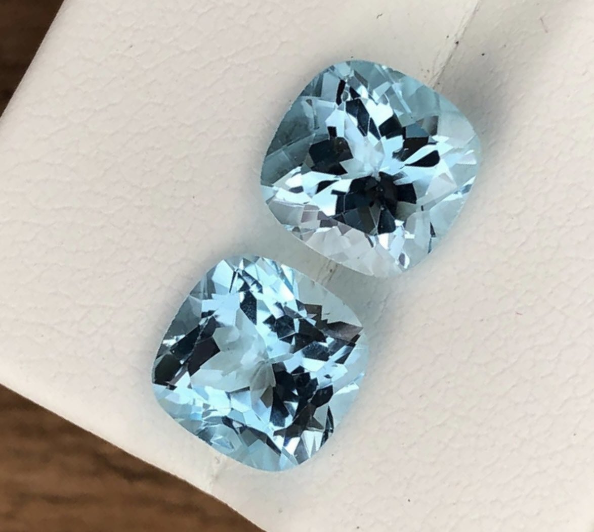 GemstoneSe65223's tweet photo. Natural Blue Topaz Gems ๐
.
Size 10MM Size
.
Clarity: Loupe Clean
.
Making Earrings This Gems
.
Beautiful Gems ๐คฉ
.
Topaz Pair
.
DM me if Anyone is interested in this stone or any other Stone.
โฆthanks..๐
.
#gems #luxury #bespoke #earrings #makingjewellery #Topaz #Cutgems https://t.co/TuNeJHTakA