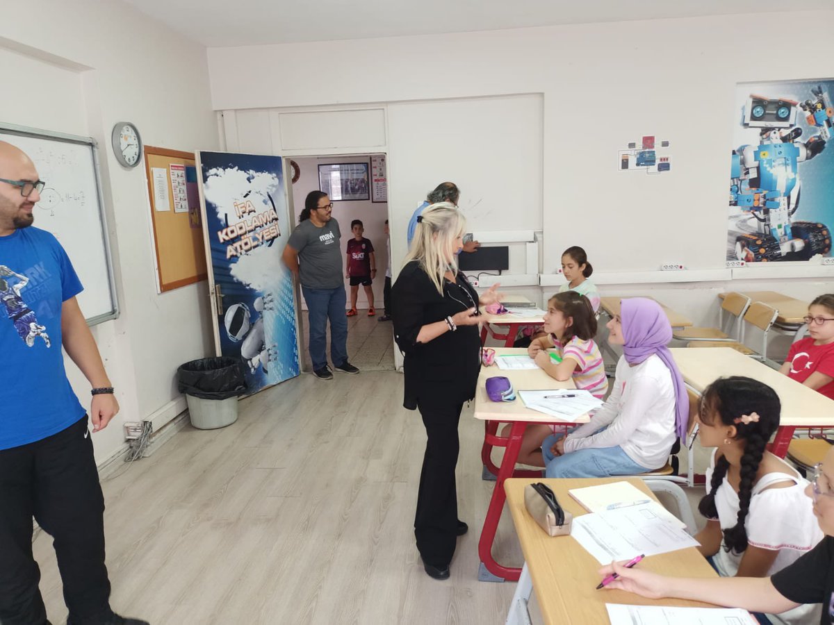 ZonguldakMEM's tweet photo. ✨ Yaz Okulu Destekleme ve Yetiştirme Kurslarımız Devam Ediyor 🌸

İbrahim Fikri Anıl Ortaokulu’nda devam eden Yaz Kurslarını ziyaret eden İl Müdürümüz Züleyha Aldoğan, öğrencilerimizin dersliklerine konuk oldu, heyecanlarını paylaştı.💐

@tcmeb @Yusuf__Tekin @zuleyhaaldogan https://t.co/y76w0nsGLN