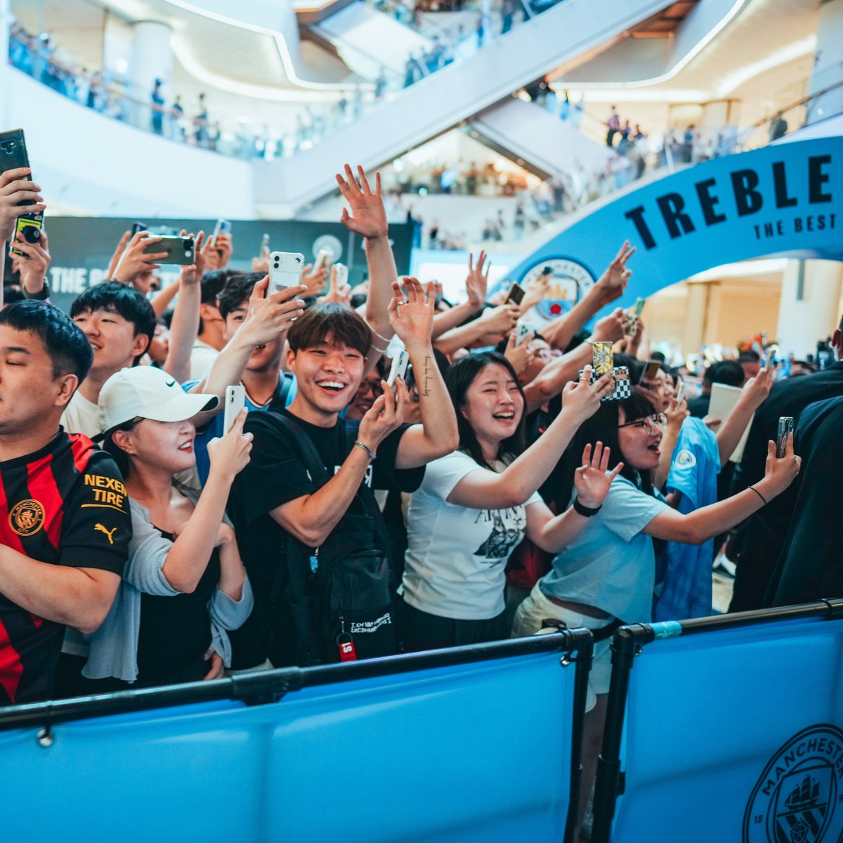 ManCity's tweet photo. Thank you for your incredible support at the @pumafootball Fan Zone in Seoul! 🙏 https://t.co/oWg4CF4Kwc