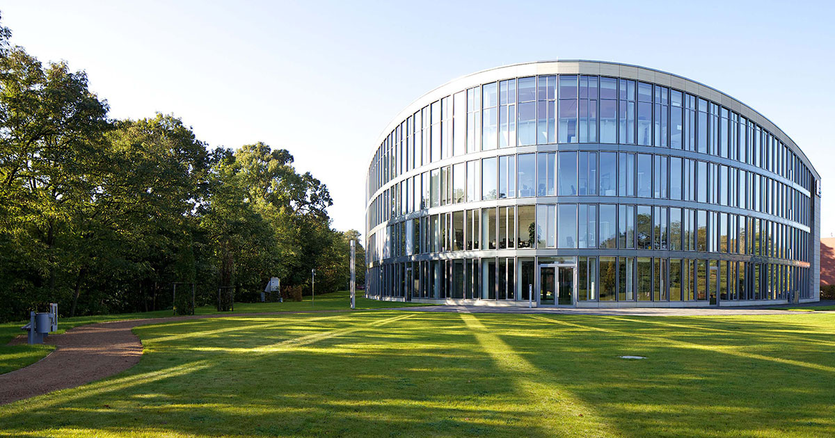 Have you recently defended your excellent dissertation or been a postdoc for some time? The joint Digital Engineering Faculty of HPI and the <a href="/unipotsdam/">Universität Potsdam</a> invites applications for six #professorships in #ComputerScience! 💡Apply now until September 15 at: uni-potsdam.de/fileadmin/proj…