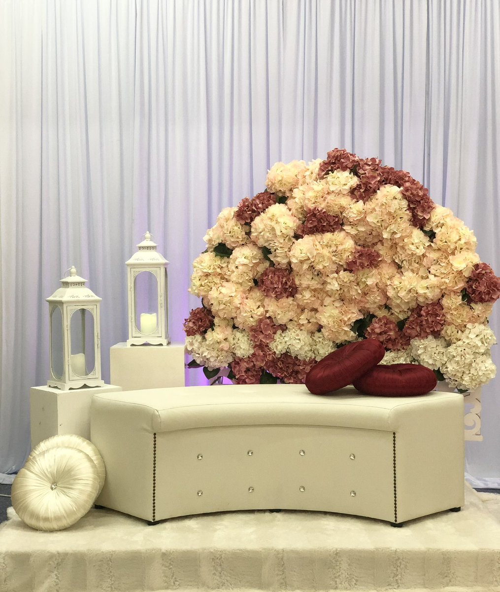 Pelamin sesuai untuk merisik/bertunang/akad nikah. Siapa yang suka simple simple macam ni? Kita nak bagi pelamin harga RAHMAH