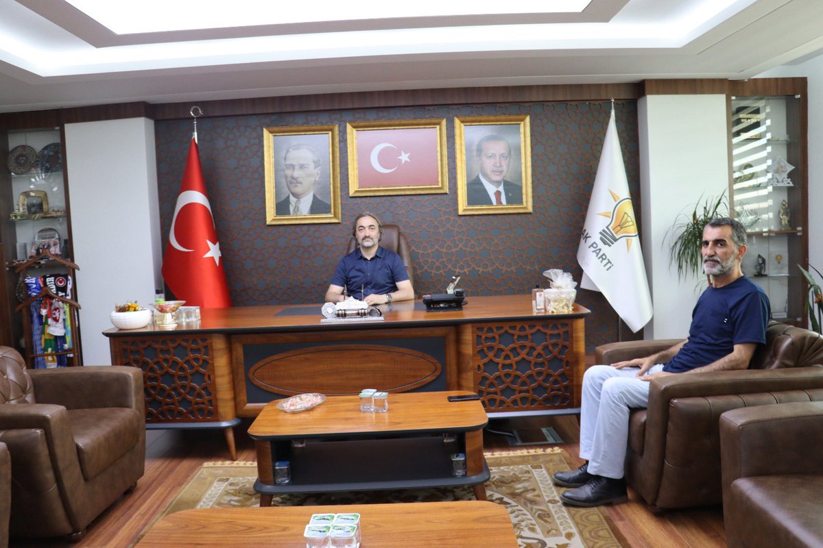 syigitoglu18's tweet photo. Sultangazi İnsan ve Medeniyet Hareketi Derneği Başkanı Engin Duran misafirimiz oldu. 

Ziyareti ve hoşsohbeti için teşekkür eder, çalışmalarında başarılar dilerim. https://t.co/fQEDKBy4dE