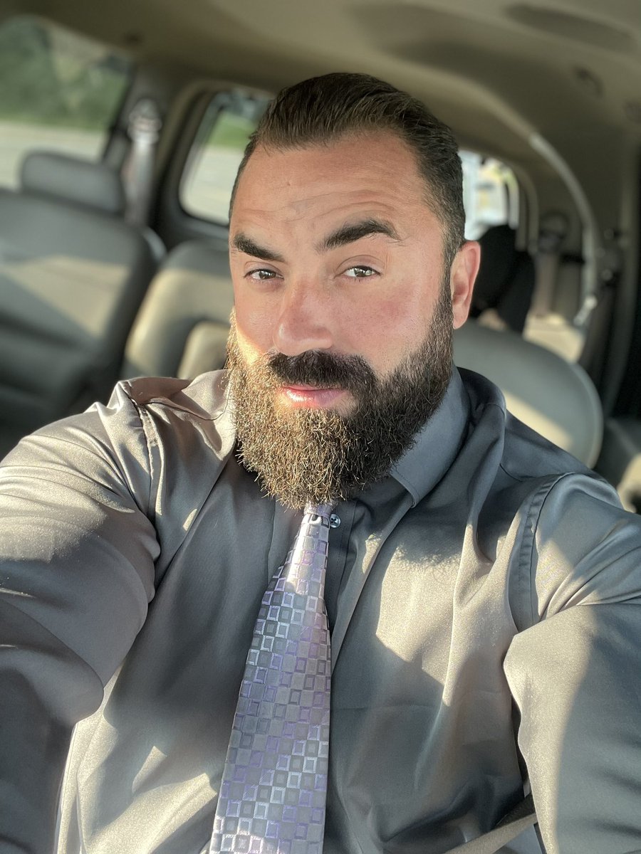 An_tonyMichael's tweet image. Happy Tuesday #dressedforsuccess