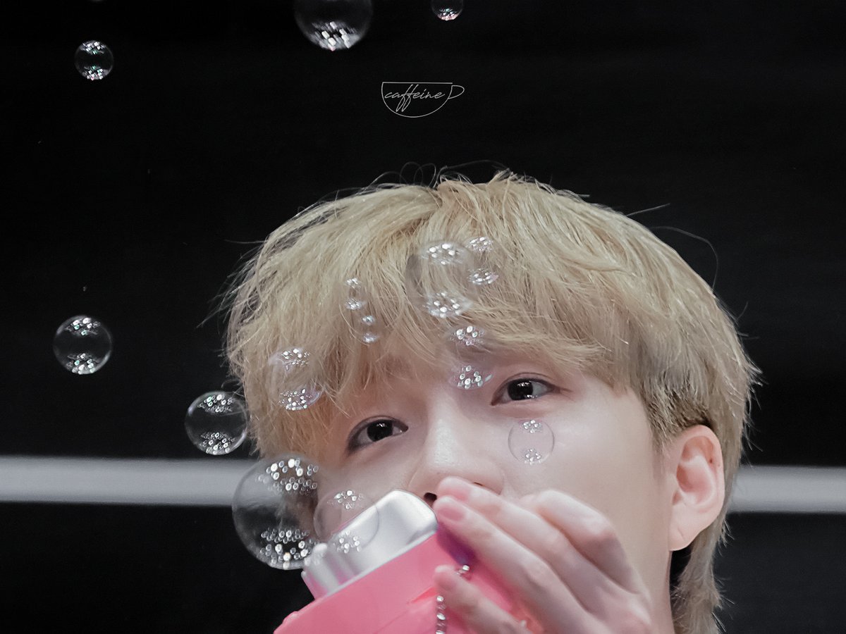 Caffeine_0311's tweet photo. 솔로 데뷔 1주년 축하해요🫶🏻
방울방울 반짝이는 추억들 고마워. 수현이 앞에 펼쳐질 좋은 노래, 멋진 공연 몇 년이고 함께 하자💗  

#COUNT_ON_ME #수현_소주의요정 #수현이 https://t.co/scIjGeiZgD