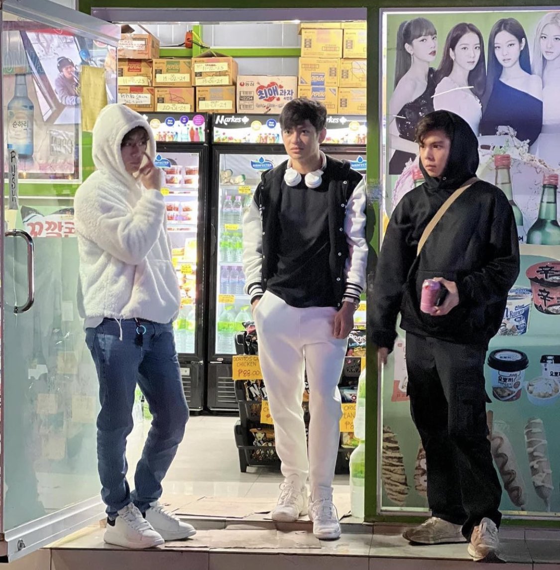 blshipperplanet's tweet photo. Parang may mg Bangasan, Sampalan, Jumbagan sa Baguio! 👻🤣🥵
#OurStoryTheSeries
#FiZeke #hiroshimoji #jakevillamor #jerichodelrosario #fifthzeke #MyStory #pinoyBL #BLseries #boyslove #bl #Philippines #blph #mystorytheseries https://t.co/XYQoaTAW0q