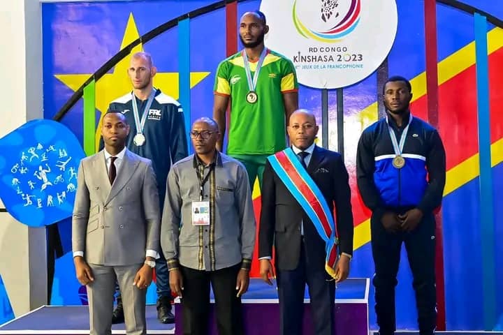 TempeteNews's tweet photo. #Francophonie Luttelibre : 
le  congolais MABRUKI rafle 
une médaille de bronze🥉 tandis que le camerounais Abossolo Cédric 🇨🇲 décroche l’or chez les hommes - 92 k@; la médaille d’argent 🥈 revient au roumain 🇷🇴 PALAGHIA Mihai @Presidence_RDC @central_sage @francoph https://t.co/EqqEKfbha5