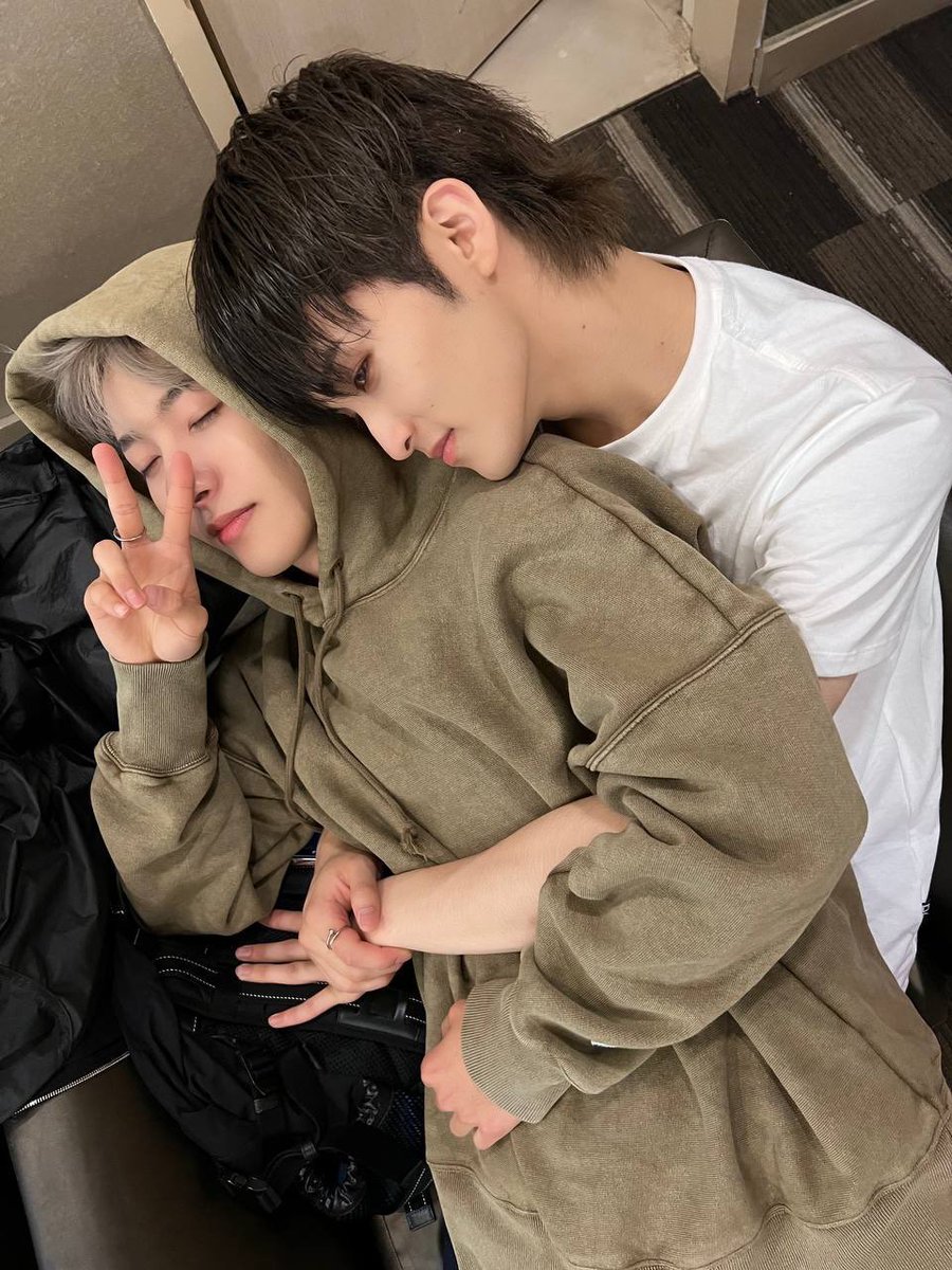 ljnsbff's tweet photo. happy national girlfriend day to mark's gfs https://t.co/WmfuQrF3XQ