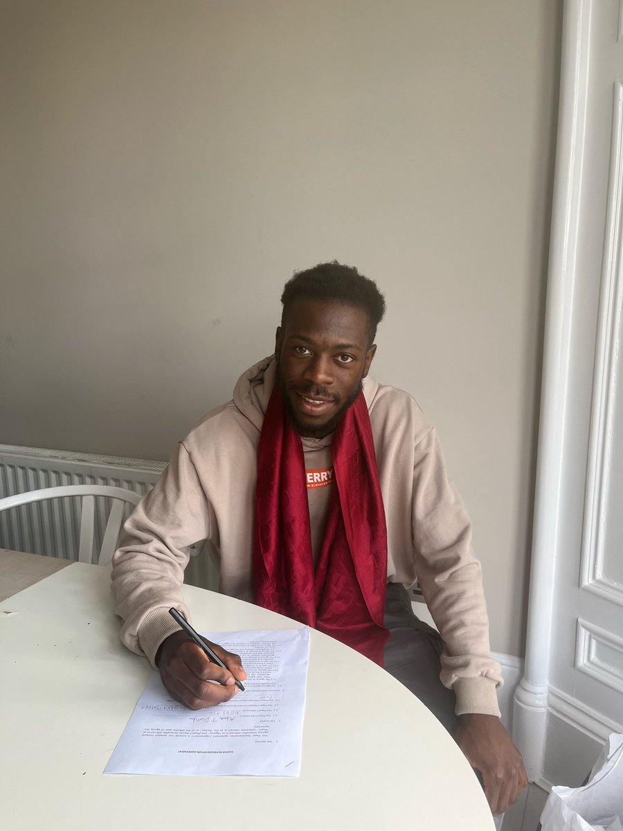 Welcome to EvoSpire, Alberto Dumba!

The pacey winger has become the second player to sign.

Good to have you on board, Alba.