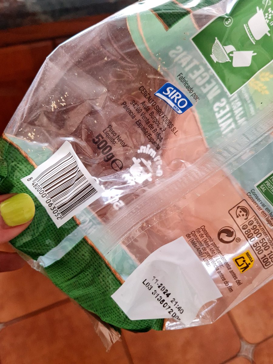 aleeexandra15's tweet photo. Hola @Mercadona des de cuando la pasta viene con gusanos como proteína? Suerte que caducaba en el 2024.. #comida #comidaenmalestado #mercadona #mercadonafails https://t.co/AWXyB2u2Lo