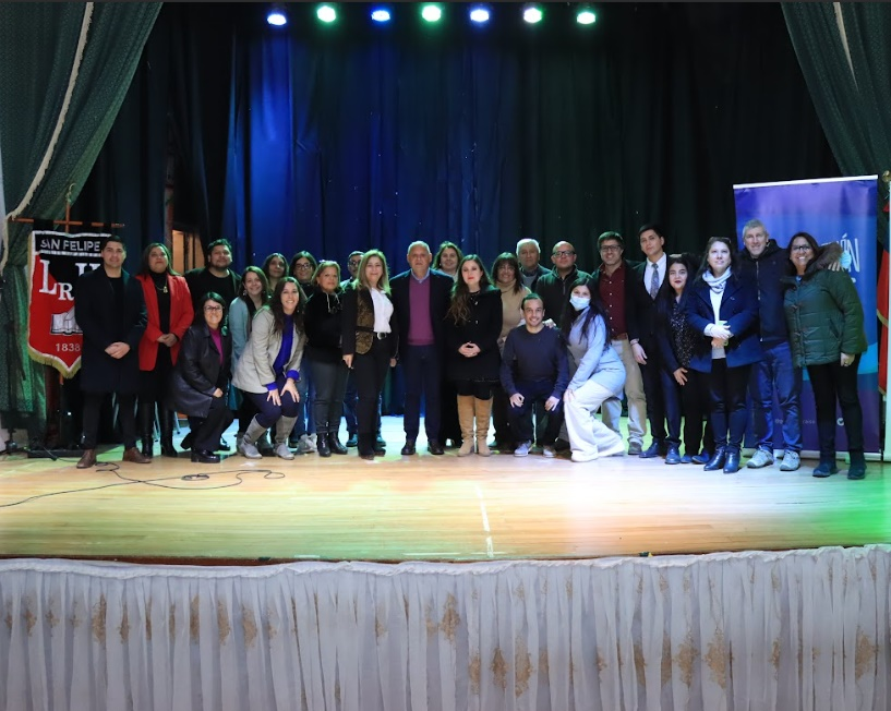 AoLaonline's tweet photo. ACONCAGUA: Gobierno Regional de Valparaíso y Chilenter entregan 112 computadores a estudiantes de educación básica de la provincia de San Felipe https://t.co/eaNqFGuuSd a través de @AoLaonline https://t.co/2Bea3fM6fY