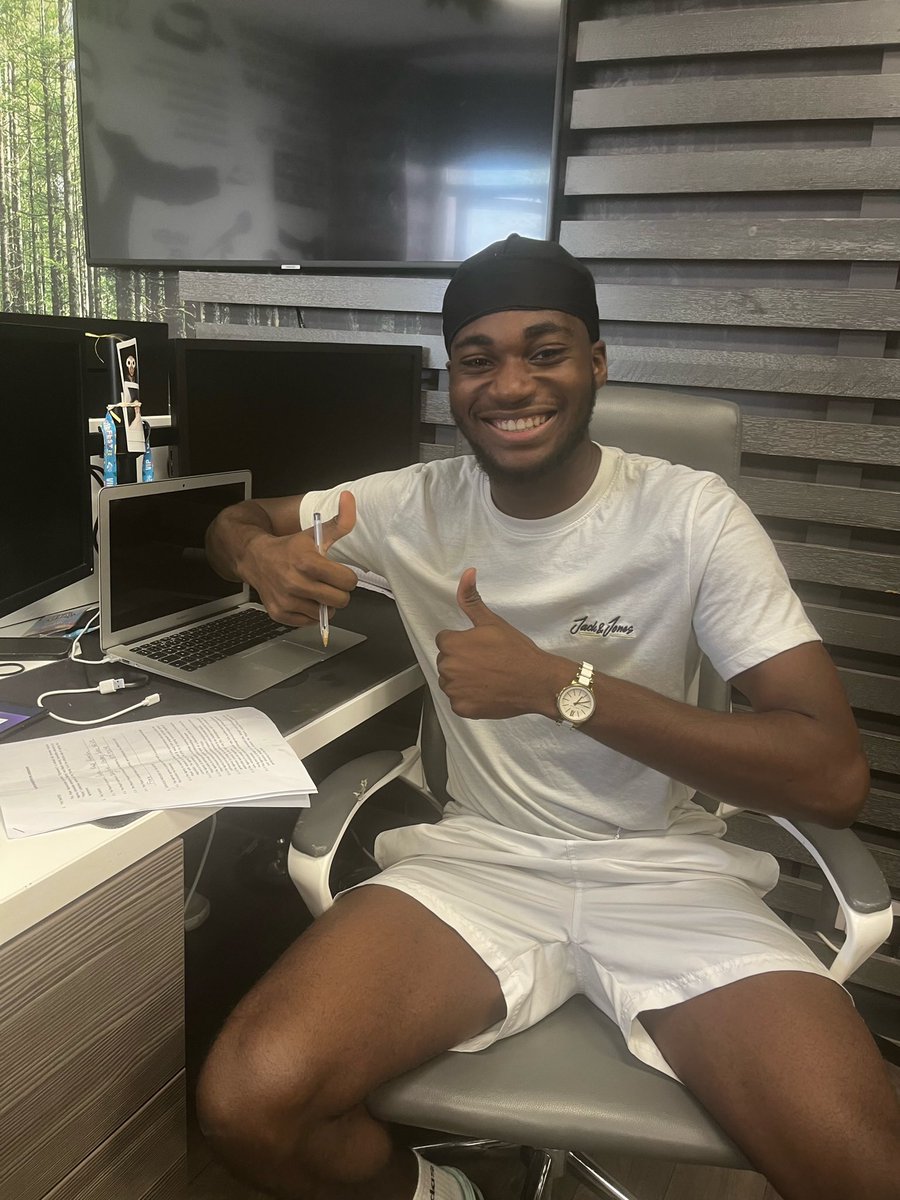 Our second of the day…

Welcome to EvoSpire, Leslie Peterside!

The tricky winger with bags of potential is the second to sign up with us today.

Best of luck for the coming season, Leslie.