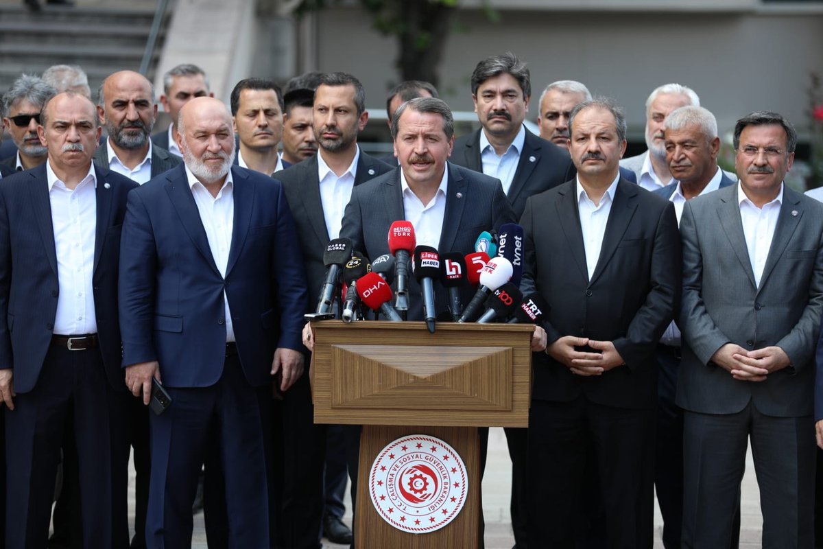 sagliksen's tweet photo. Kamu çalışanlarının mali, özlük ve sosyal haklarını kapsayan 7. Dönem Toplu Sözleşme görüşmelerinin ilk toplantısı gerçekleştiriliyor 

#SağlıkSeninTalebi https://t.co/thvDo0yuFD