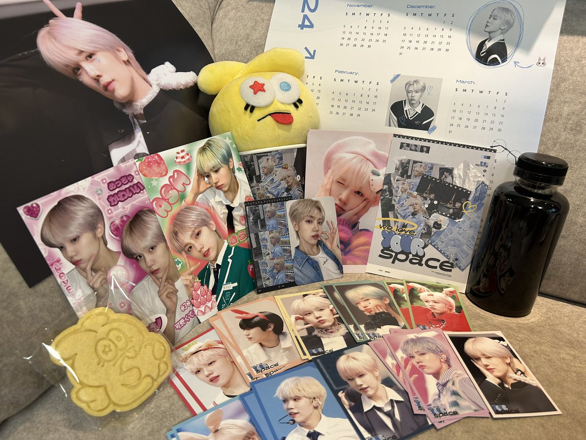 📍해피리틀클럽

무거운 손으로 집에 갈 수 있게 해준 카페! 
진짜 받은게 너무 많고 럭드도 너무 재밌었따

트레카 10종 모아서 포스터도 받고,
2등 나와서 액자도 받기로 했따유-!

전시된 사진, 액자 다 역대급 너~~무 이뻤다🥺
생일카페 열어주셔서 감사합니당🫶🏻

#welove_YOUR_SPACE
#성민아_HBD